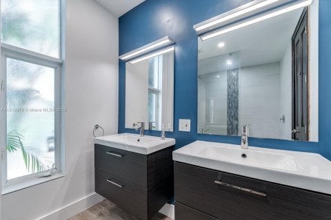 Casa en alquiler en Miami Beach, Florida, 4 dormitorios, 323.02 m2 № 1975484 - foto 18