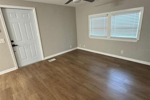 House in Tarpon Springs, Florida 3 bedrooms, 109.25 sq.m. № 1908932 - photo 6