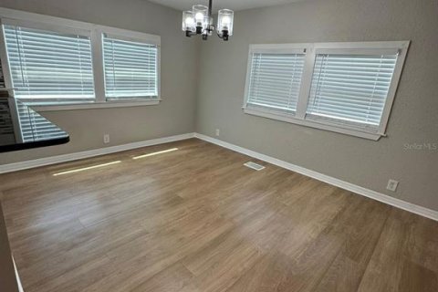 House in Tarpon Springs, Florida 3 bedrooms, 109.25 sq.m. № 1908932 - photo 7