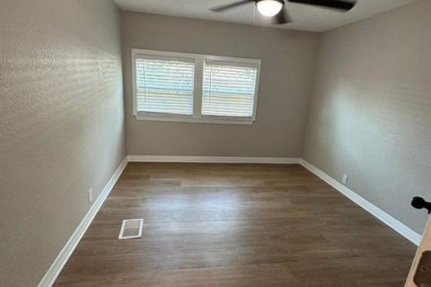 House in Tarpon Springs, Florida 3 bedrooms, 109.25 sq.m. № 1908932 - photo 8