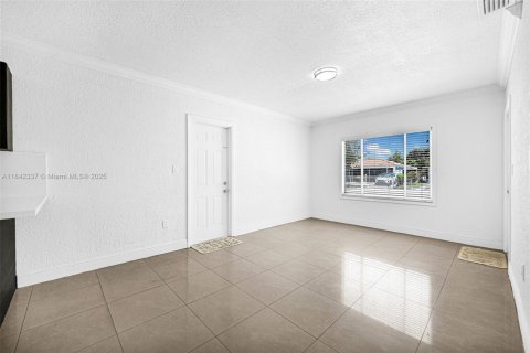 House in Hialeah, Florida 4 bedrooms, 141.95 sq.m. № 1936067 - photo 20