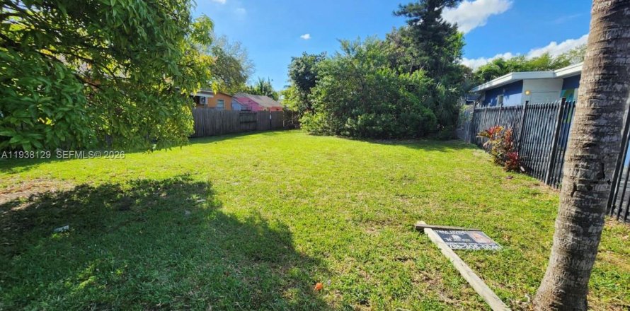 Земельный участок в Майами, Флорида № 1996369