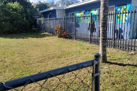 Купить земельный участок в Майами, Флорида № 1996369 - фото 2