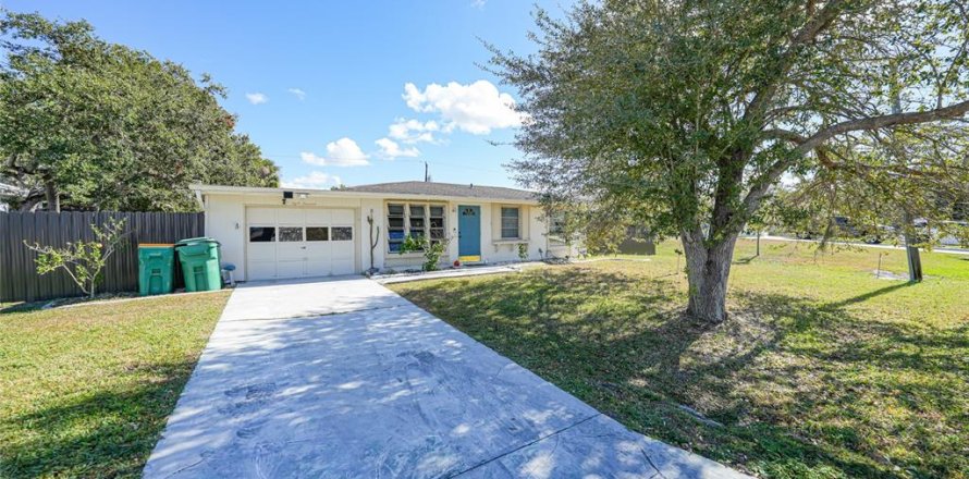 Casa en Port Charlotte, Florida 2 dormitorios, 108.23 m2 № 2103716