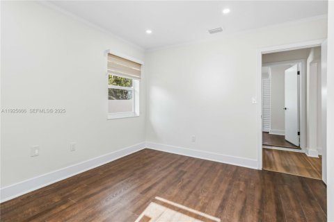 House in Miami, Florida 2 bedrooms, 66.43 sq.m. № 1984415 - photo 15