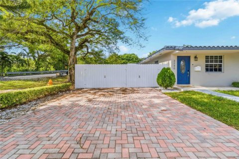 House in Miami, Florida 2 bedrooms, 66.43 sq.m. № 1984415 - photo 10