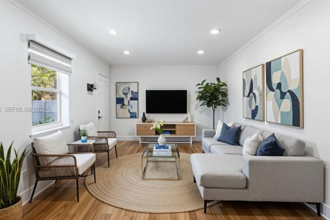 House in Miami, Florida 2 bedrooms, 66.43 sq.m. № 1984415 - photo 1