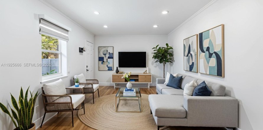 House in Miami, Florida 2 bedrooms, 66.43 sq.m. № 1984415