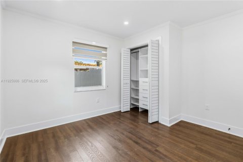 House in Miami, Florida 2 bedrooms, 66.43 sq.m. № 1984415 - photo 17