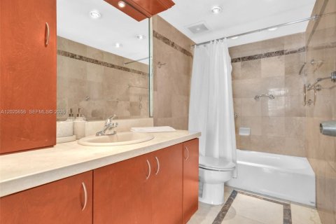 Condo in Miami Beach, Florida, 2 bedrooms  № 2086957 - photo 8