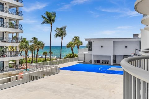 Condo in Miami Beach, Florida, 2 bedrooms  № 2086957 - photo 14