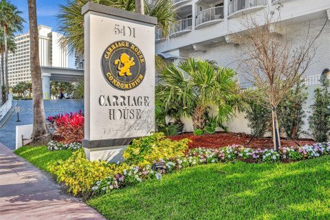 Condo in Miami Beach, Florida, 2 bedrooms  № 2086957 - photo 16