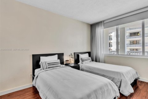 Condo in Miami Beach, Florida, 2 bedrooms  № 2086957 - photo 10