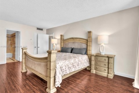 Condo in Miami Beach, Florida, 2 bedrooms  № 2086957 - photo 6