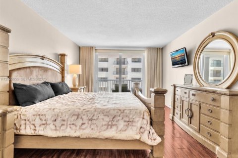 Condo in Miami Beach, Florida, 2 bedrooms  № 2086957 - photo 4