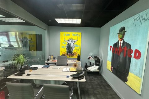 Commercial property in Miami, Florida № 2053045 - photo 7