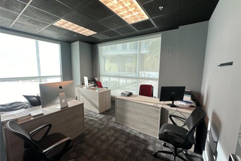 Commercial property in Miami, Florida № 2053045 - photo 14