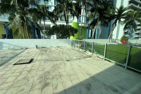 Commercial property in Miami, Florida № 2053045 - photo 17