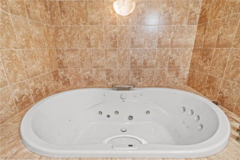 Купить виллу или дом в Ок-Хилл, Флорида 5 комнат, 409.33м2, № 1722705 - фото 25