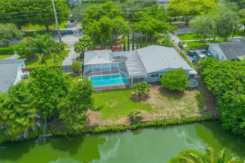 Casa en venta en Palmetto Bay, Florida, 3 dormitorios, 199.09 m2 № 2008493 - foto 3