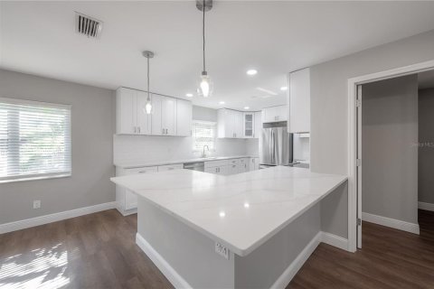 Снять в аренду виллу или дом в Тампа, Флорида 3 комнаты, 139.35м2, № 2095535 - фото 14