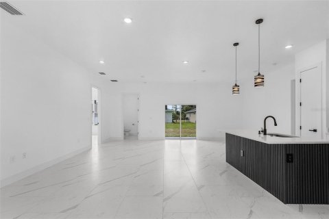 House in Rotonda, Florida 3 bedrooms, 168.43 sq.m. № 1777962 - photo 9