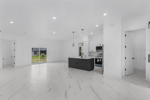 House in Rotonda, Florida 3 bedrooms, 168.43 sq.m. № 1777962 - photo 10