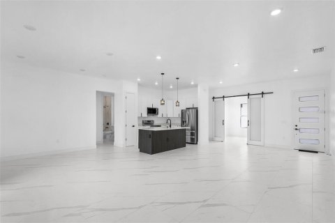 House in Rotonda, Florida 3 bedrooms, 168.43 sq.m. № 1777962 - photo 6