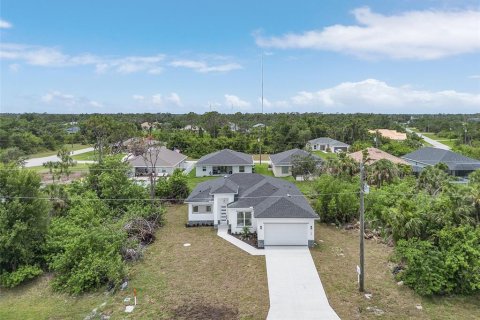 House in Rotonda, Florida 3 bedrooms, 168.43 sq.m. № 1777962 - photo 24