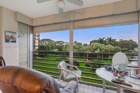 Condo in Pembroke Pines, Florida, 3 bedrooms № 1987249 - photo 14