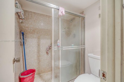 Condo in Pembroke Pines, Florida, 3 bedrooms № 1987249 - photo 24