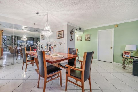 Condo in Pembroke Pines, Florida, 3 bedrooms № 1987249 - photo 7