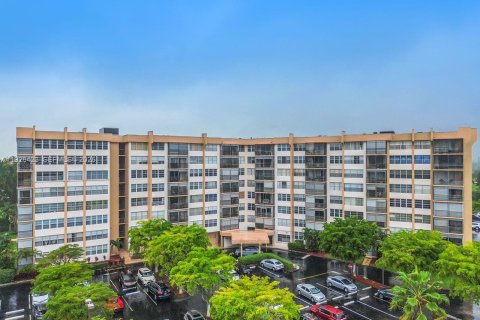 Condo in Pembroke Pines, Florida, 3 bedrooms № 1987249 - photo 17