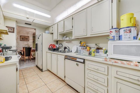 Condo in Pembroke Pines, Florida, 3 bedrooms № 1987249 - photo 10