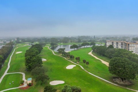 Condo in Pembroke Pines, Florida, 3 bedrooms № 1987249 - photo 16