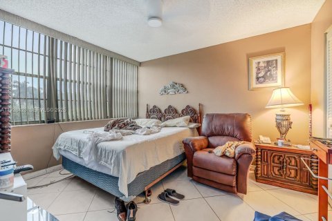 Condo in Pembroke Pines, Florida, 3 bedrooms № 1987249 - photo 22