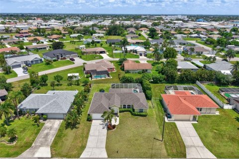 House in Cape Coral, Florida 3 bedrooms, 166.85 sq.m. № 1838336 - photo 3