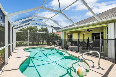 House in Cape Coral, Florida 3 bedrooms, 166.85 sq.m. № 1838336 - photo 20