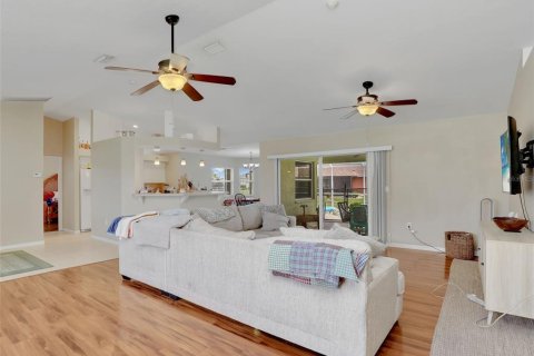 House in Cape Coral, Florida 3 bedrooms, 166.85 sq.m. № 1838336 - photo 10