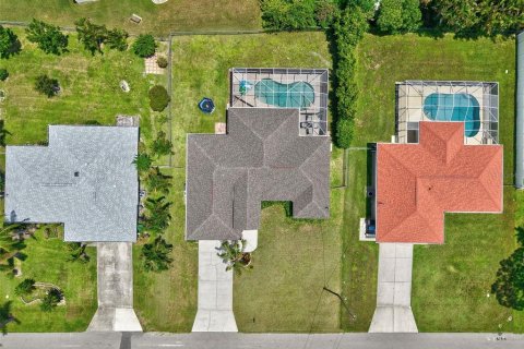 House in Cape Coral, Florida 3 bedrooms, 166.85 sq.m. № 1838336 - photo 4