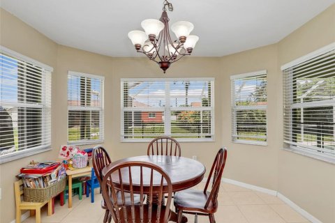 House in Cape Coral, Florida 3 bedrooms, 166.85 sq.m. № 1838336 - photo 17