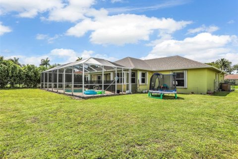 House in Cape Coral, Florida 3 bedrooms, 166.85 sq.m. № 1838336 - photo 23