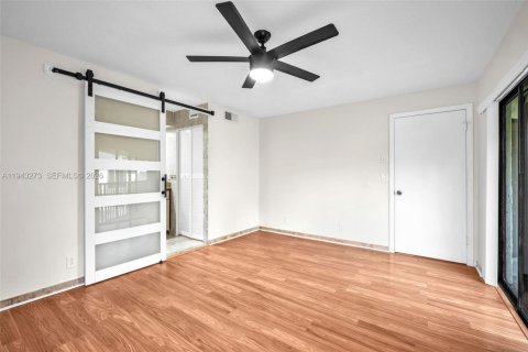 Condo in Plantation, Florida, 2 bedrooms  № 2003831 - photo 27