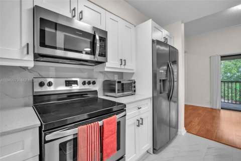 Condo in Plantation, Florida, 2 bedrooms  № 2003831 - photo 24