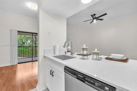 Condo in Plantation, Florida, 2 bedrooms  № 2003831 - photo 22