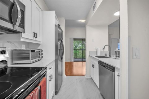 Condo in Plantation, Florida, 2 bedrooms  № 2003831 - photo 23