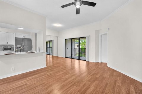 Condo in Plantation, Florida, 2 bedrooms  № 2003831 - photo 16