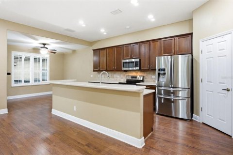 Townhouse in Oviedo, Florida 4 bedrooms, 203.64 sq.m. № 2408050 - photo 10