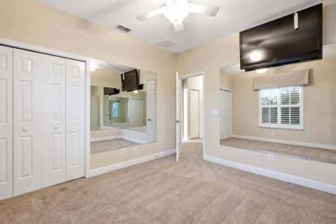 Townhouse in Oviedo, Florida 4 bedrooms, 203.64 sq.m. № 2408050 - photo 18