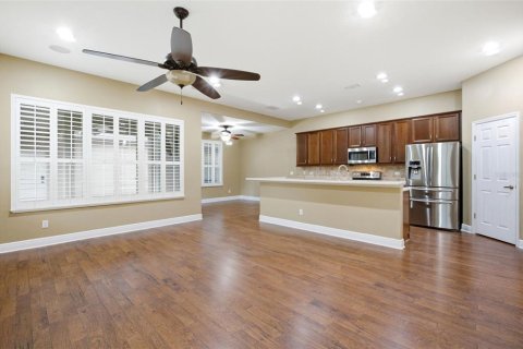 Townhouse in Oviedo, Florida 4 bedrooms, 203.64 sq.m. № 2408050 - photo 13